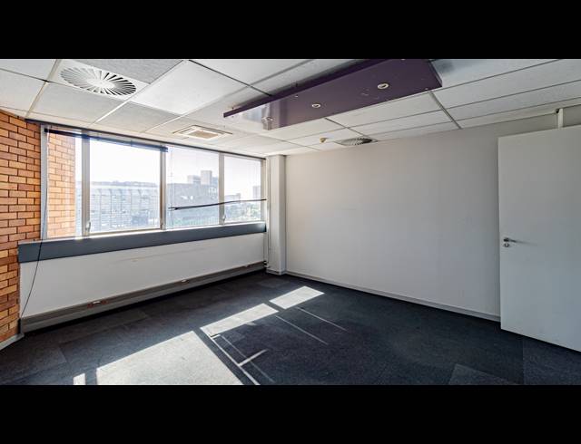 1,174M² OFFICE TO LET IN FERNDALE
